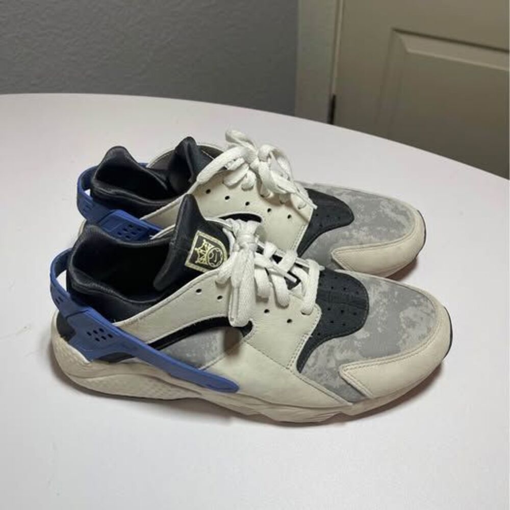 Nike Air Huarache Premium “Social FC” Size 12